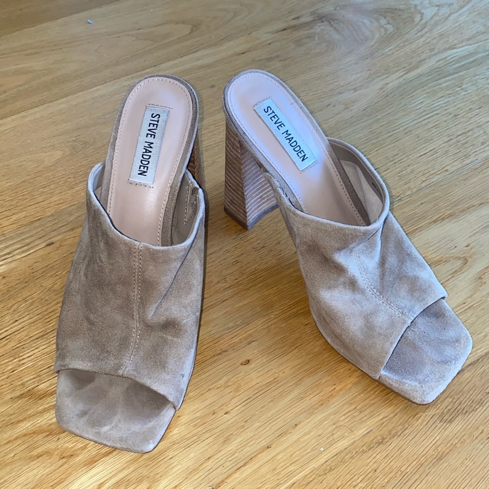 STEVE MADDEN SIZE 8.5 SUEDE HEELS